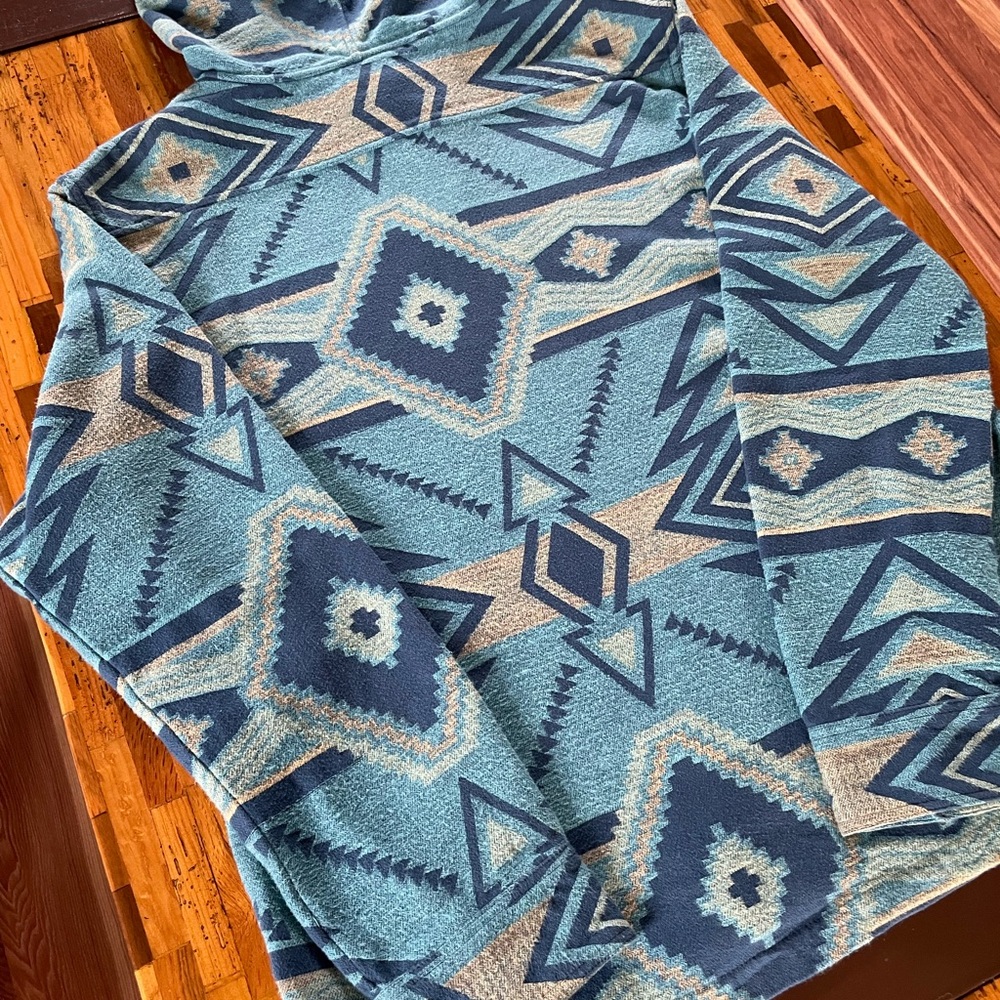 Faherty Poncho - Picture 5 of 14
